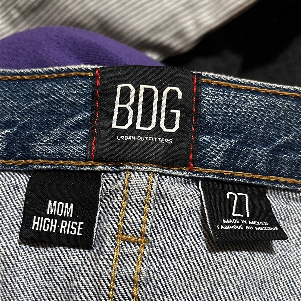 Urban Outfitters BDG High Rise Mom Jean Shorts sz 27 2.5” inseam